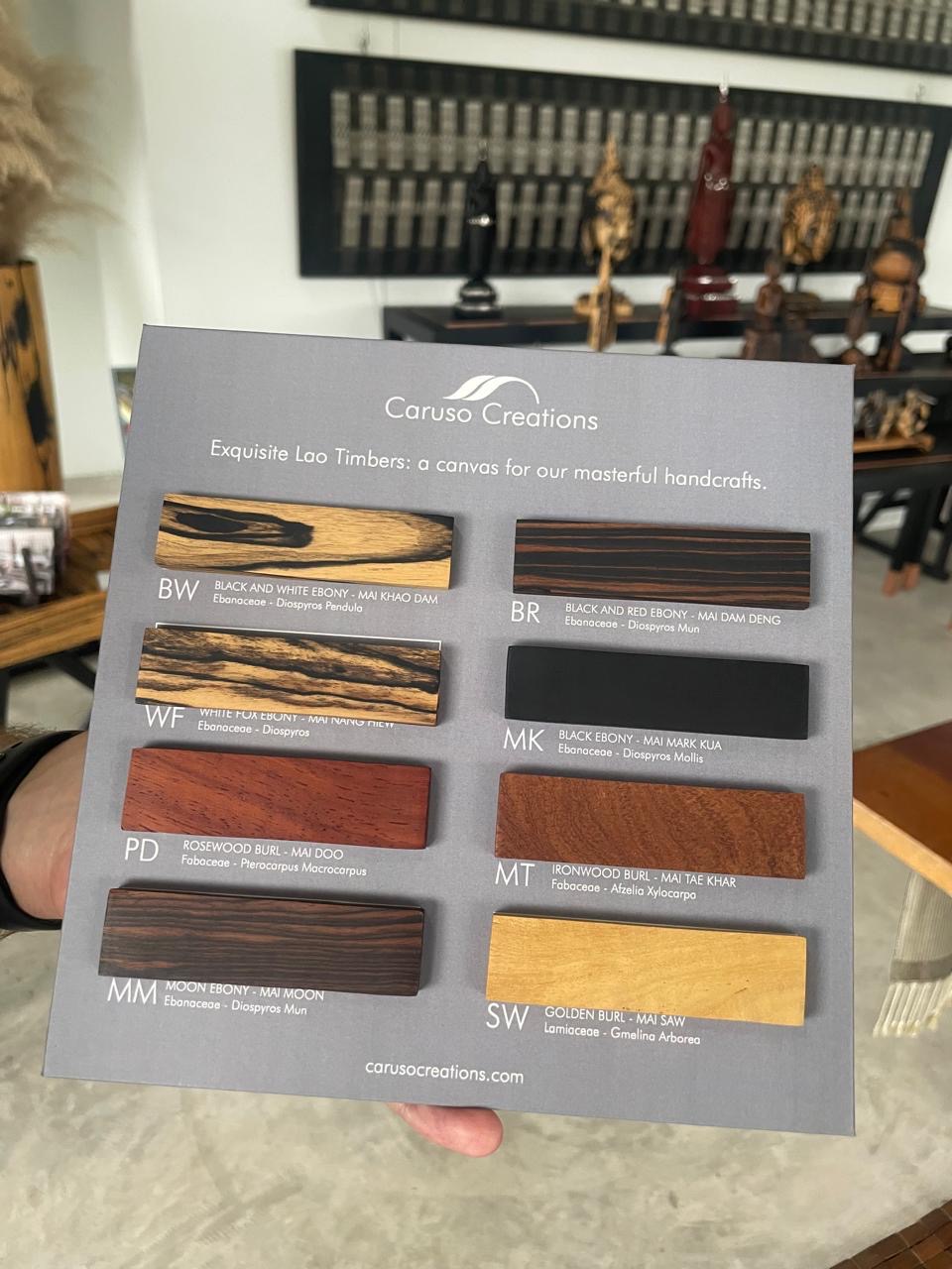 Échantillons de bois d’ébène laotien utilisés par Caruso Creations