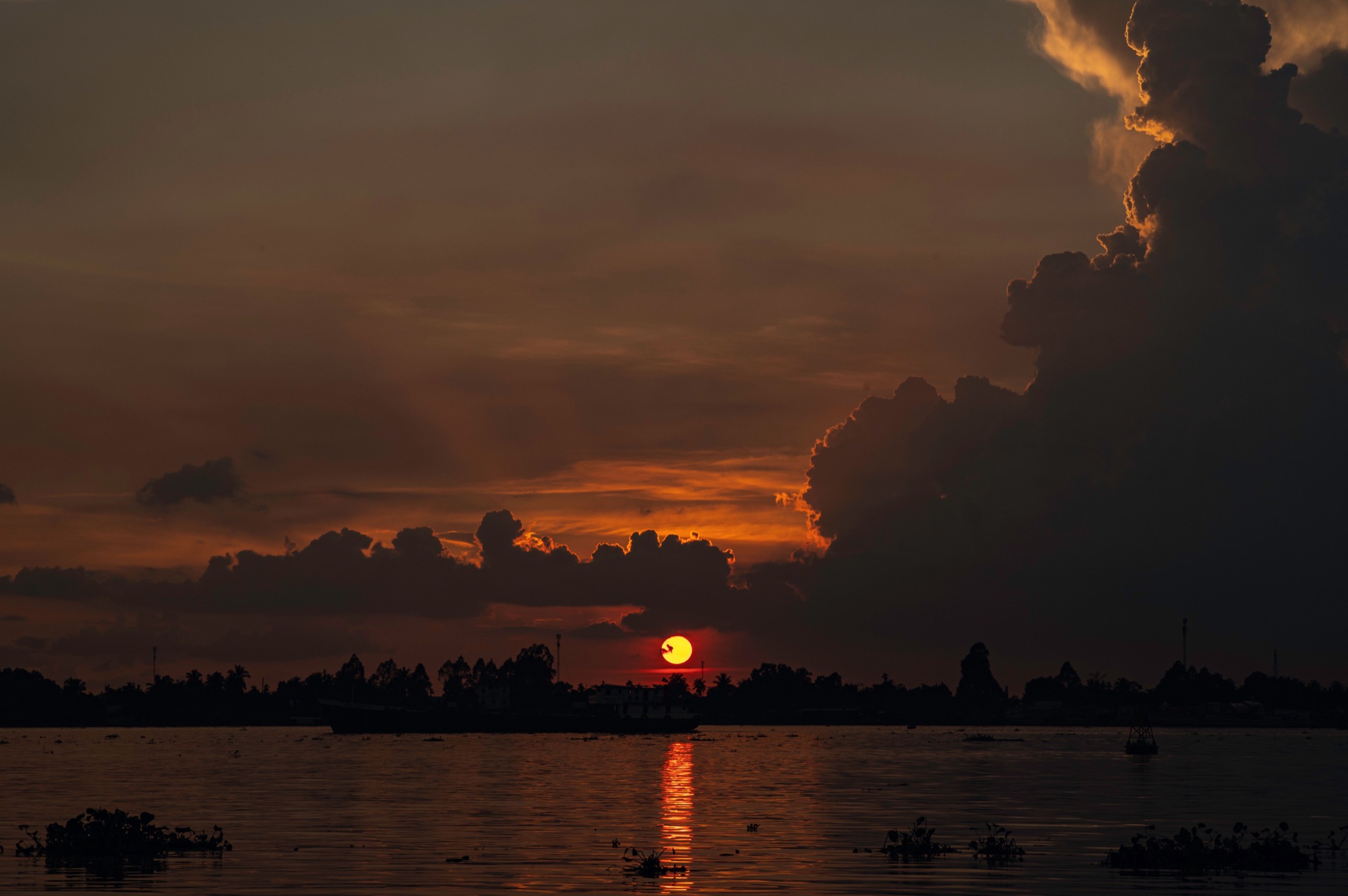 Coucher de soleil sur le Mékong à Savannakhet