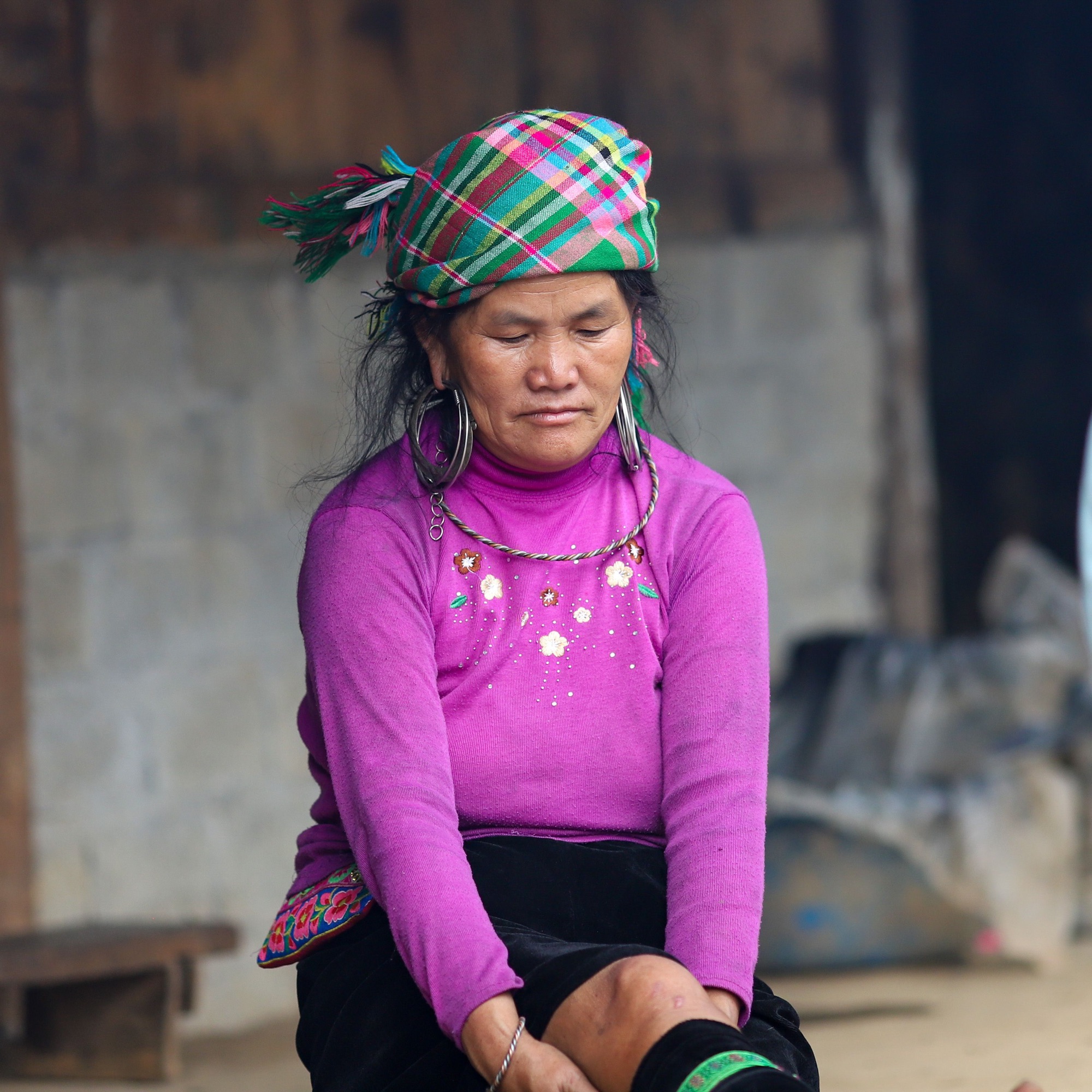Rencontre avec une femme d'une ethnie laotienne