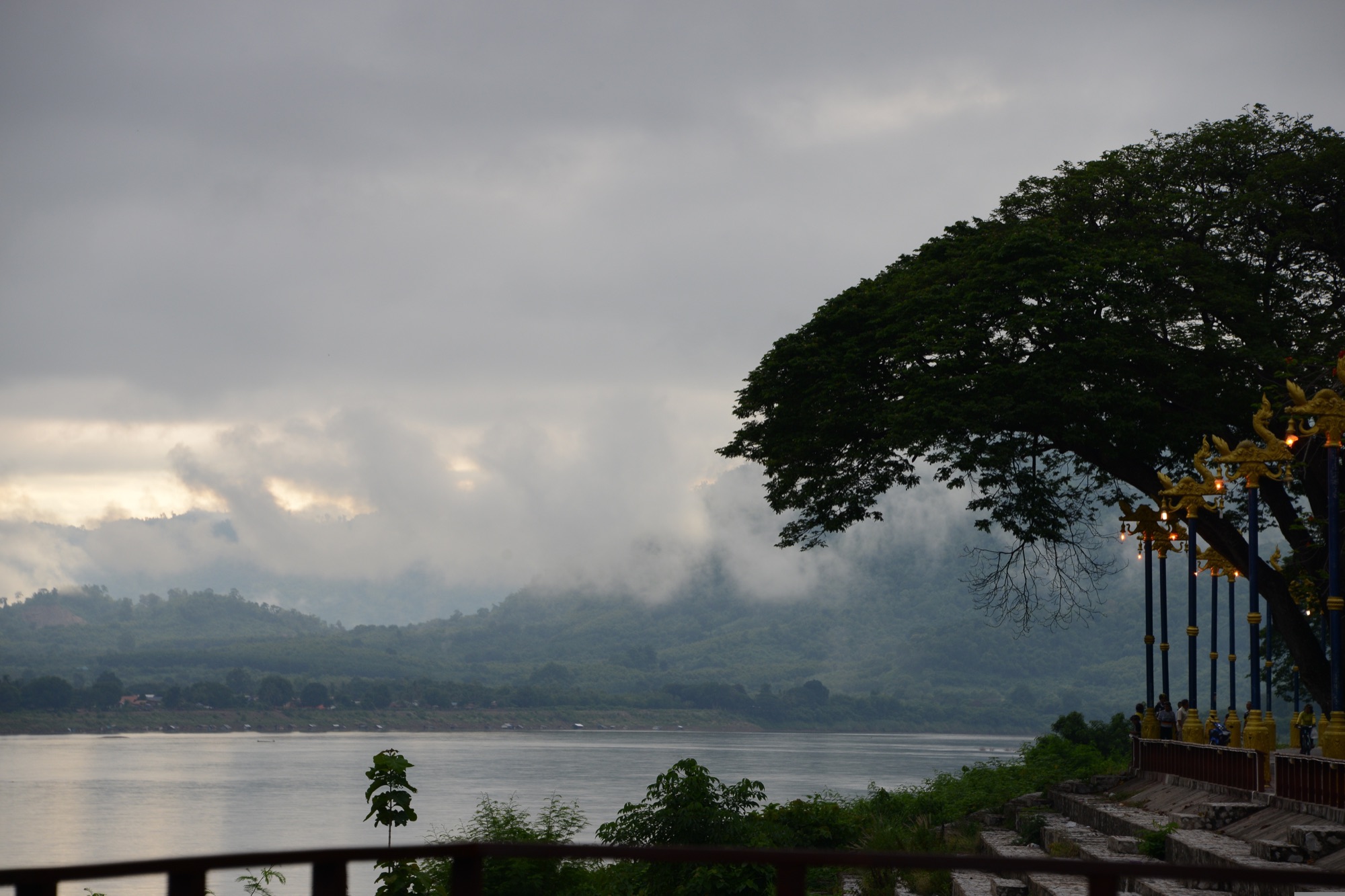 Le Mékong au crépuscule près de Champassak